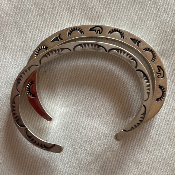 Native American heavy 925 Silver artist stamped cuff 34.1g - Picture 3 of 15